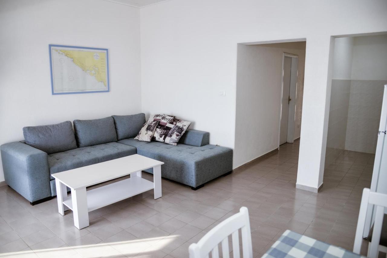 Iker Apartments ติวัต ภายนอก รูปภาพ